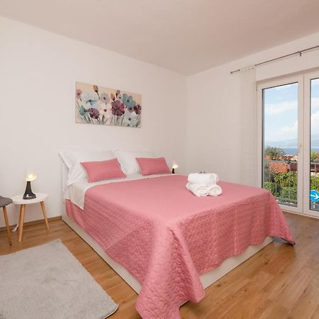 Apartment Nona - Center, 150 Meters From The Beach Supetar Kültér fotó