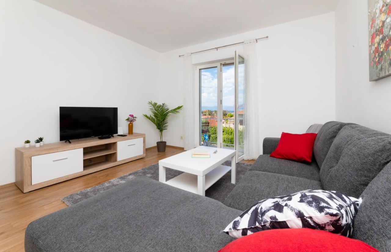 Apartment Nona - Center, 150 Meters From The Beach Supetar Kültér fotó