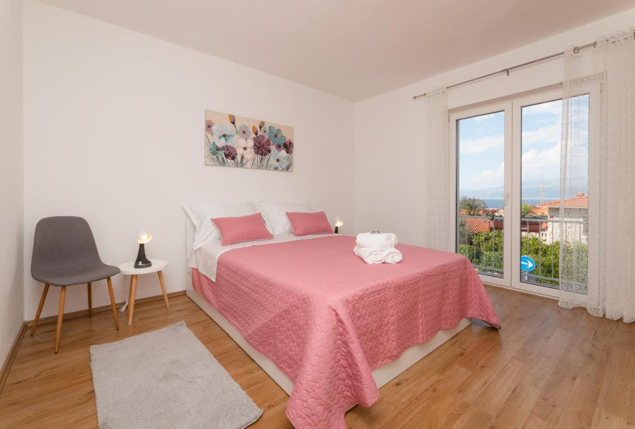 Apartment Nona - Center, 150 Meters From The Beach Supetar Kültér fotó