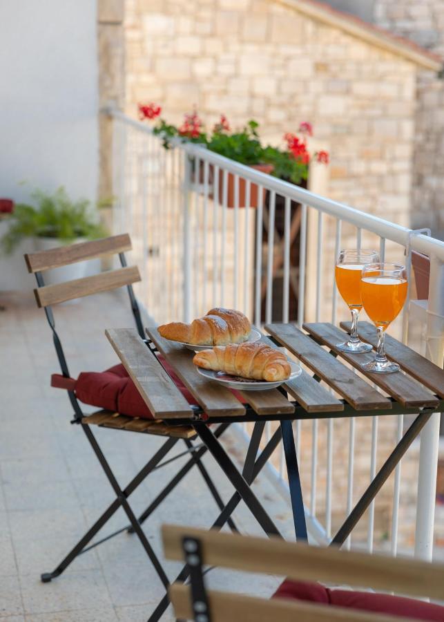 Apartment Nona - Center, 150 Meters From The Beach Supetar Kültér fotó
