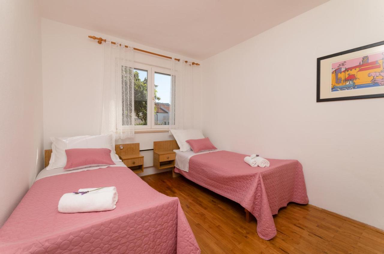 Apartment Nona - Center, 150 Meters From The Beach Supetar Kültér fotó